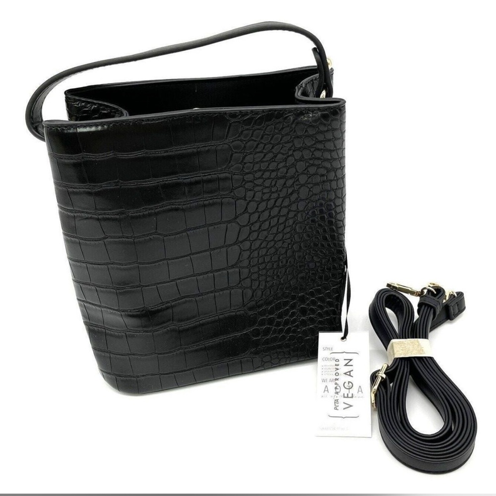 Elegant Black Croc-Embossed Vegan Shoulder Bag